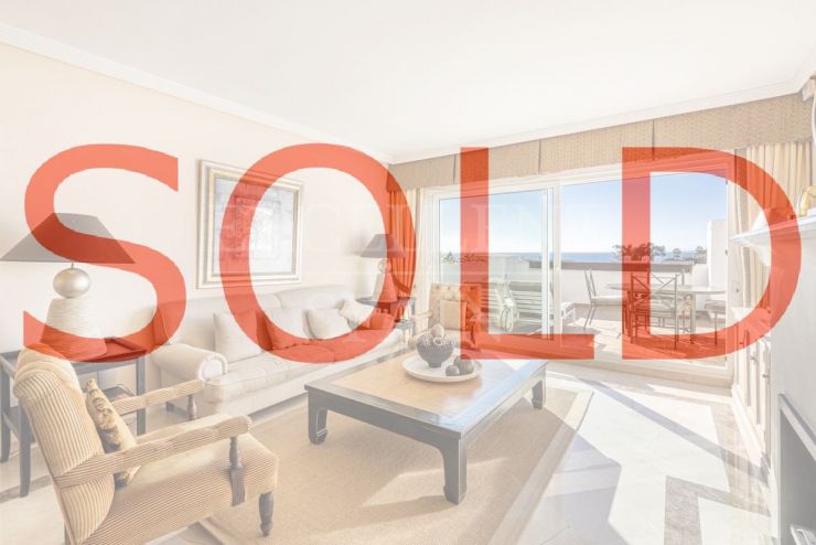 Apartment for sale in Los Monteros Palm Beach, Marbella East, with sea views and a spacious terrace