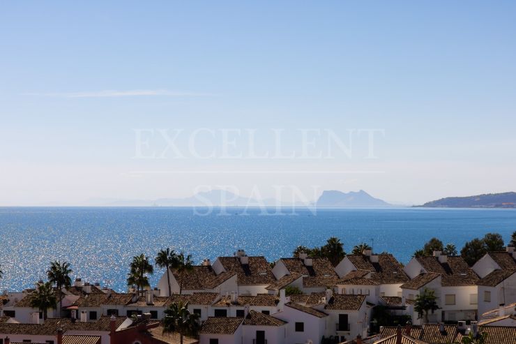 Bahia de Estepona, renoviertes Penthouse mit Panoramablick auf das Meer zu verkaufen