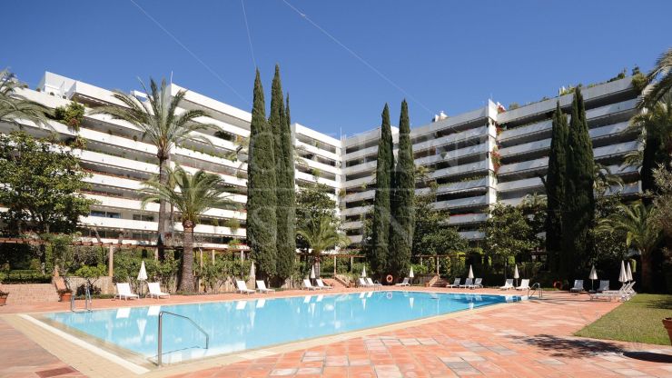 Don Gonzalo, Marbella centre, 5 bedroom apartment for sale