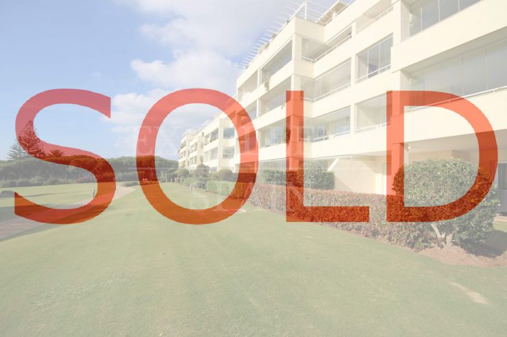 Los Granados de Cabopino, Marbella, apartamento en primera línea de playa a la venta