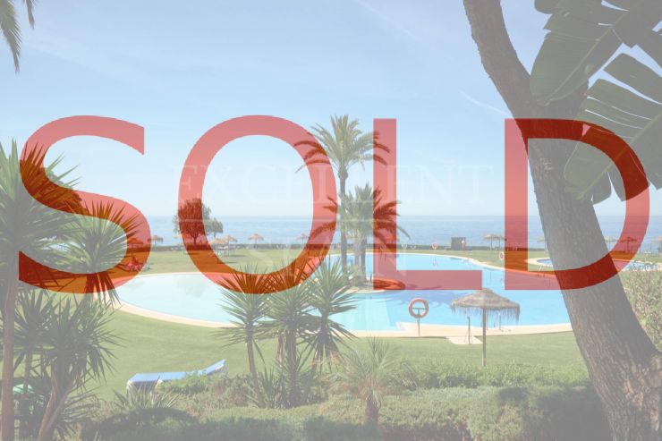 Los Granados de Cabopino, Marbella East, frontline beach apartment for sale