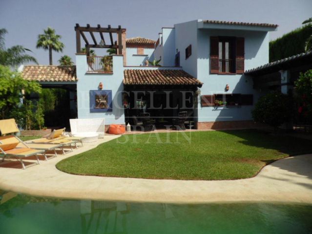 Marbella Milla de Oro, Nagüeles, villa de estilo andaluz a la venta