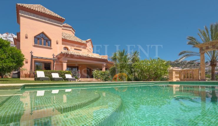 Los Arqueros, Benahavis, Costa del Sol, villa en primera línea de golf a la venta