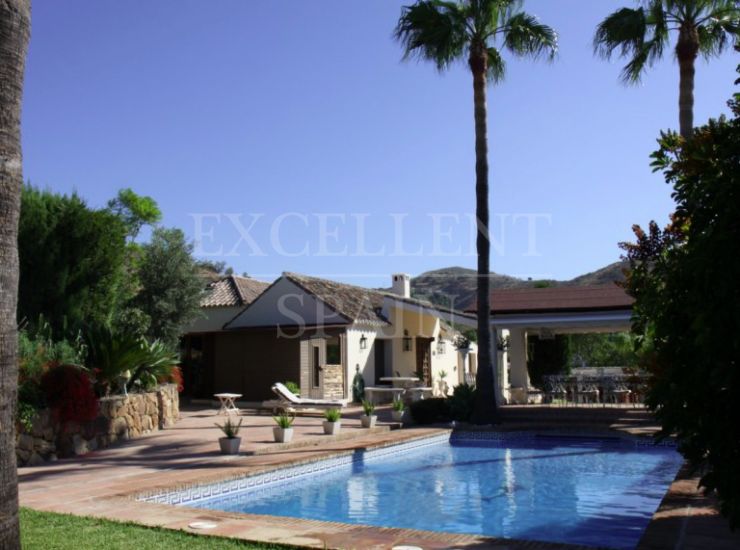 Estepona, Costa del Sol, fantastic villa just above Estepona center