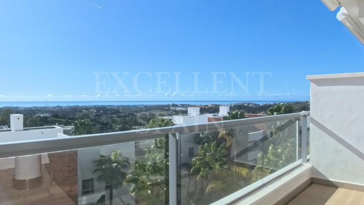 Apartamento con vistas panorámicas al mar y a La Concha en Avalon, Los Arqueros, Benahavís