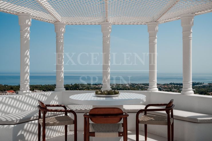 Gerenoveerd penthouse met 3 slaapkamers, eigen infinity-zwembad en panoramisch uitzicht op zee, Golden Mile, Marbella