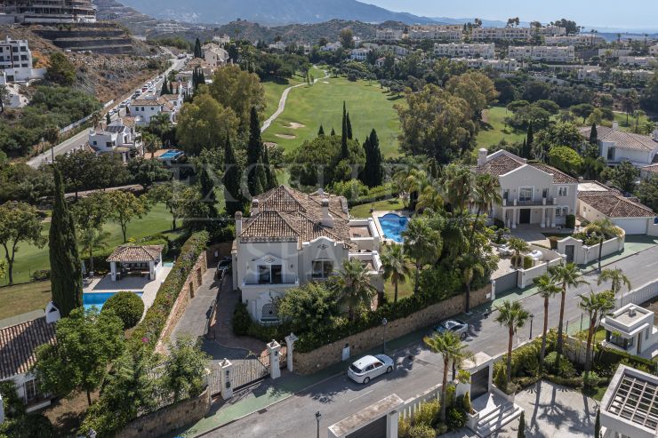 Villa en primera línea de golf en venta en La Reserva de La Quinta, Benahavís