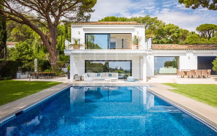 Fully Renovated Luxury Villa with Guest House for Sale in El Madroñal, Benahavís – Panoramic Sea & Mountain Views