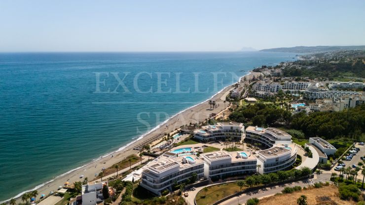 The Edge, Estepona – Luxury 2-Bedroom Frontline Beach Apartment with Panoramic Sea Views