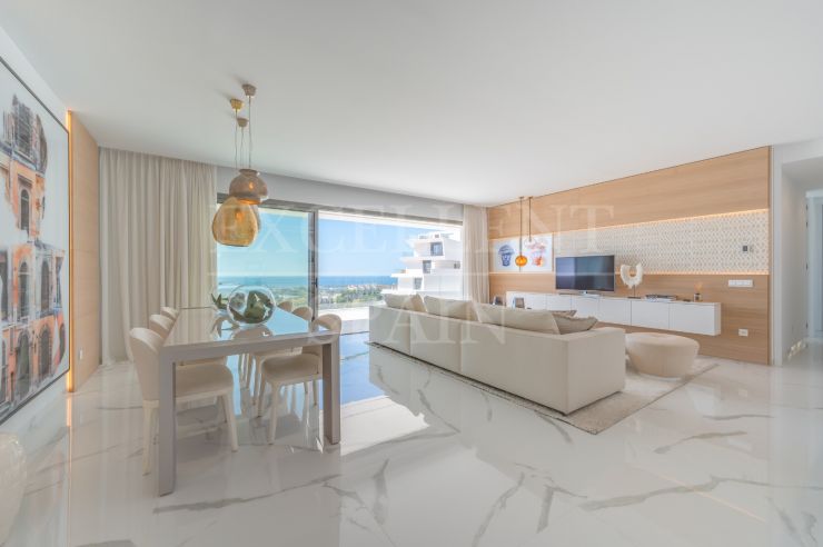 Luxe hoekappartement met panoramisch uitzicht op zee en de golfbaan in BYU Hills, Benahavís