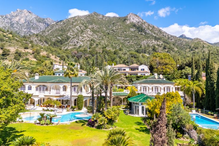 Cascada de Camoján, Marbella – Private Estate with Panoramic Sea Views, Three Residences, and Development Potential