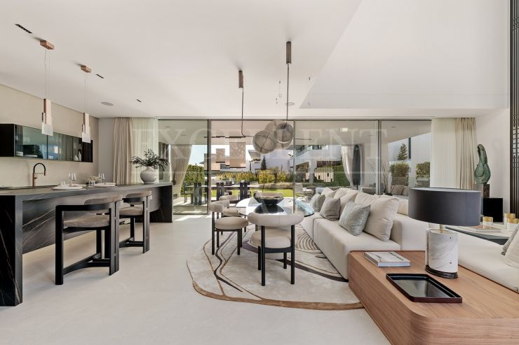 Vilas 12, Marbella Golden Mile – Luxury 4-Bedroom Villa with Rooftop Pool and Sea Views