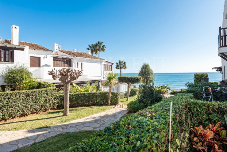 Te renoveren woning nabij het strand in Bahía Azul, Estepona West