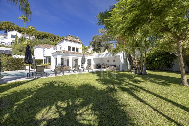 Charming Andalusian-Style Villa with Modern Touches and Panoramic Views in Paraíso Alto, Benahavis