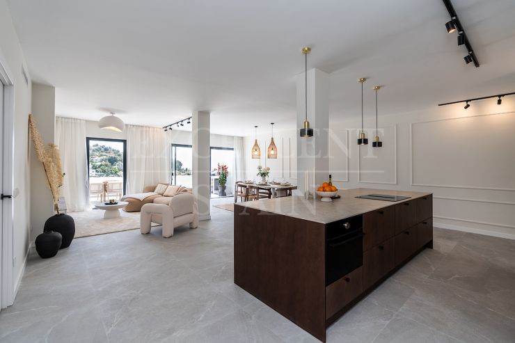 Volledig gerenoveerd appartement met 3 slaapkamers en uitzicht op zee en golfbaan in La Quinta, Benahavís