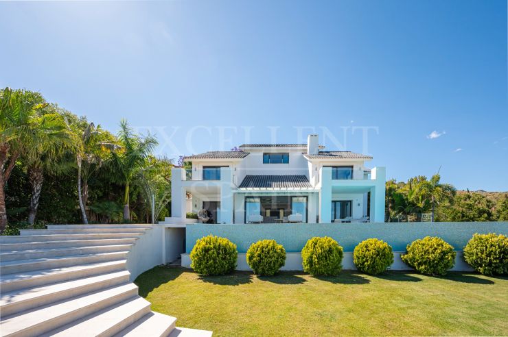 Villa de lujo en primera línea de golf en venta en Los Flamingos, Benahavís: vistas panorámicas al mar, la montaña y el campo de golf