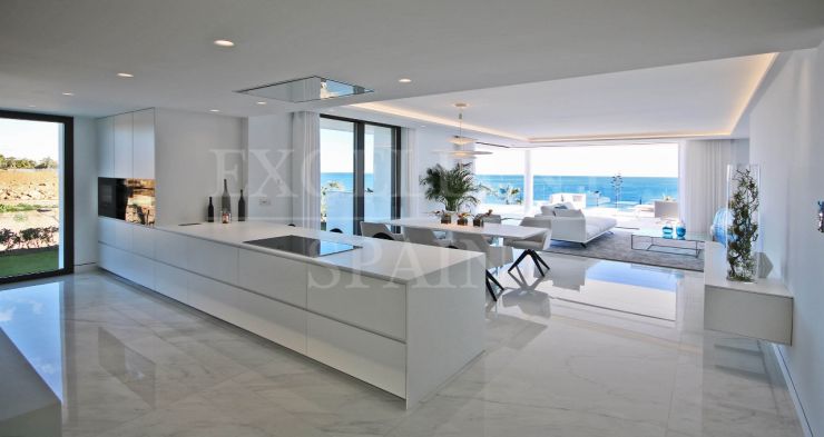 Emare, Estepona, contemporary, luxueus wonen direct aan het strand