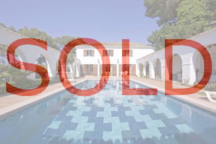 Strandnahe Villa zu verkaufen, in Los Monteros, Marbella