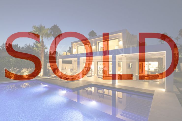 Las Brisas, Nueva Andalucia, Marbella, moderne, zuid gerichte villa te koop