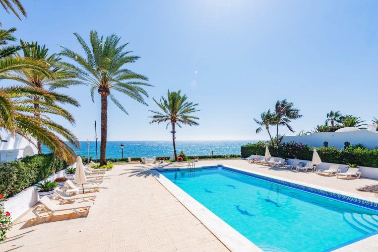 Sea views from a frontline property in Area A of the Marbella Golden Mile. 