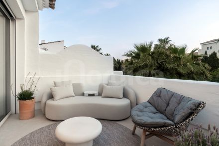 Curated visual reference: Fresh Look at Duplex Penthouse Close To The Beach