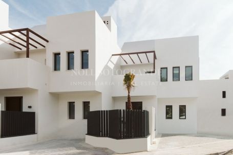Adosado en venta en Nueva Andalucia, Marbella