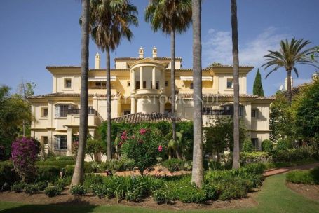 Penthouse for sale in Nueva Andalucia, Marbella