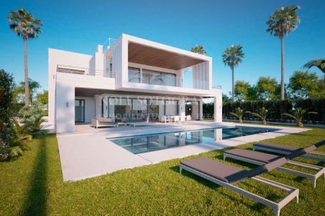 Villa en venta en Nueva Andalucia, Marbella