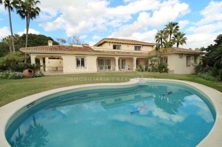 Villa for sale in Nueva Andalucia, Marbella