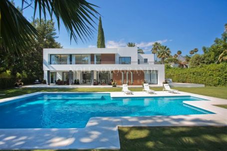 Villa for sale in Nueva Andalucia, Marbella