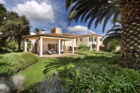 Villa for sale in Reyes y Reinas, Sotogrande