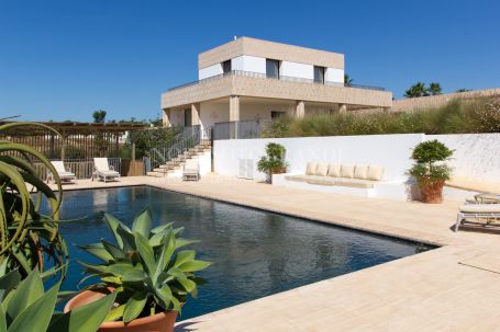 Villa for sale in Los Altos de Valderrama, Sotogrande