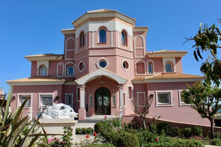 Villa for sale in Los Flamingos Golf, Benahavis