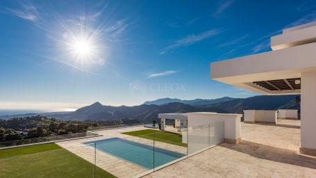 Stunning mansion for sale in La Zagaleta, with panoramic views towards the Mediterranean Sea, Africa and Gibraltar