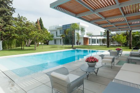 A beachside contemporary luxury villa for sale in Guadalmina baja, Marbella