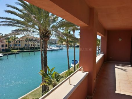 THE BEST LOCATION ON SOTOGRANDE MARINA WITH PRIVATE POOL AND BERTH