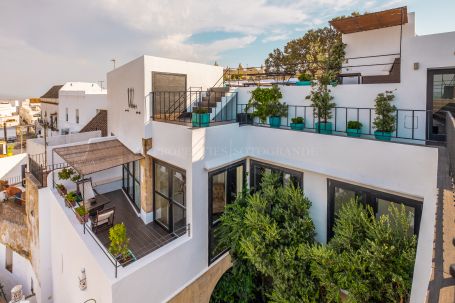 HOTEL V, AN ENCHANTING HAVEN IN THE CHARMING VEJER DE LA FRONTERA (EXCLUSIVE LISTING)