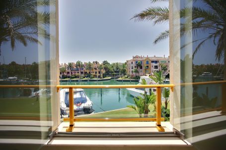 Appartement te huur in Ribera de la Nécora, Marina de Sotogrande