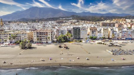 HOTEL IN ESTEPONA, STEPS AWAY FROM THE BEACH (WEST SIDE)