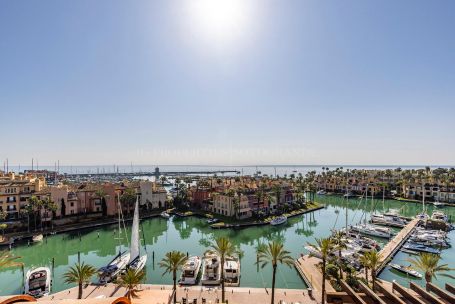 ESPECTACULAR ATICO EN LA PRESTIGIOSA URBANIZACION DE RIBERA DEL MARLIN, LA MARINA DE SOTOGRANDE