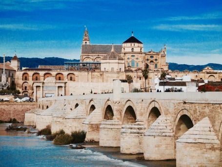 VERY WELL-LOCATED 2-STAR HOTEL IN THE CITY CENTER OF CÓRDOBA (OFF-MARKET)