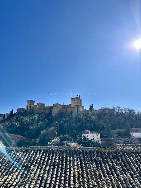 EDIFICIO SINGULAR DE APARTAMENTOS TURISTICOS CON VISTAS A LA ALHAMBRA