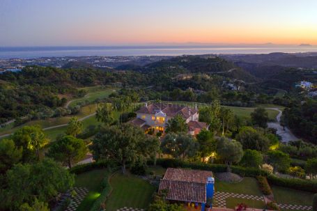 STUNNING PANORAMIC VIEWS TO AFRICA AND THE OLD GOLF COURSE OF LA ZAGALETA