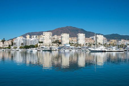 URBAN PLOT WITH GRANTED BUILDING LICENCE FOR A RESIDENTIAL BOUTIQUE DEVELOPMENT IN ESTEPONA