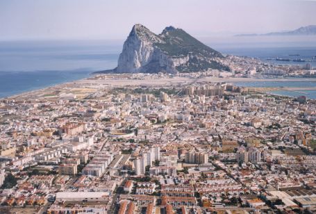 10 APARTMENTS IN LA LINEA DE LA CONCEPCION (CADIZ), A RESIDENTIAL INCOME-PRODUCING ASSET