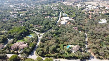 PARCELA CON ORIENTACION SUROESTE EN ALTOS DE VALDERRAMA, LA URBANIZACION MAS EXCLUSIVA DE SOTOGRANDE