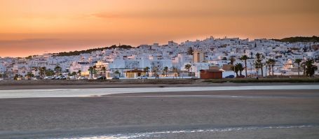HOTEL VACACIONAL 4★ EN PRIMERA LINEA DE PLAYA, EN UNA DE MEJORES PLAYAS DE CADIZ