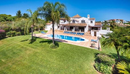 Villa for sale in Cancelada, Estepona East