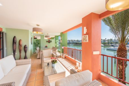 Apartment for sale in Sotogrande Puerto Deportivo