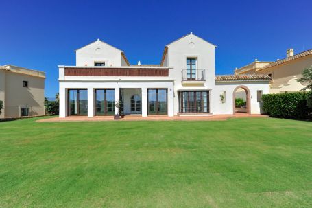 Villa for sale in Los Cortijos de la Reserva